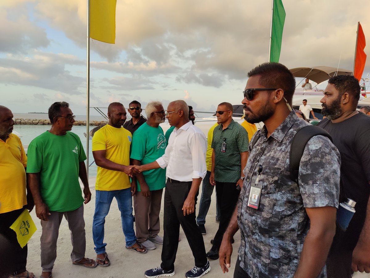 MrPhazyl's tweet photo. #MDP Riyaasee Candidate Raees @ibusolih AA.Faridhoo ah vadainnevun.
#UfaaveriAmaanRaajje 
#IbuAslam2023 https://t.co/krqRxTCQRj