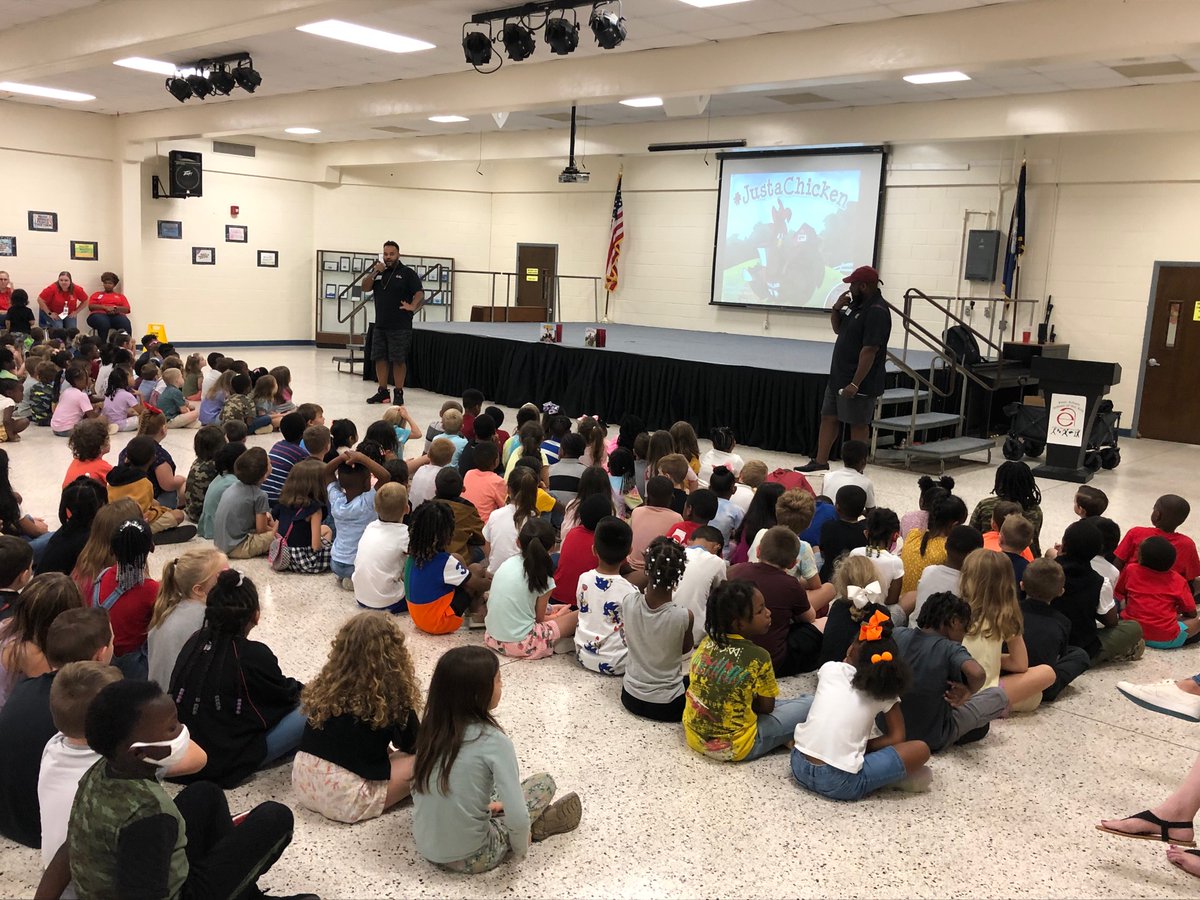LisaFallaw's tweet photo. “Reading books is lifting weights for our brains.” Our @EastAiken’s
Reading Workout with Just a Chicken’s @reMovethechains &
@CoachPTweets has begun!! Let’s go!! #GoProInReading https://t.co/04vRiMuaMd