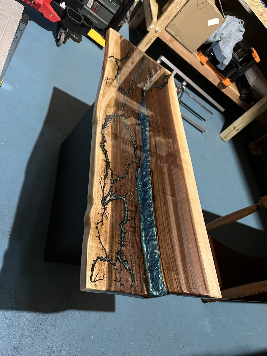 giraenimo's tweet image. So.. it unfortunately took the force of a back injury to need to leave said job.. but I’m making things again 💕 #fractalburning #resin #resinwoodworker #rivertable #lichtenberg #fractal #resincoffeetable #makeit #happiness