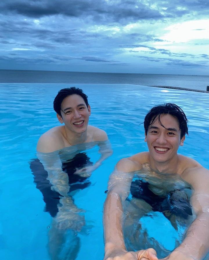 taynewtaehin's tweet photo. FIREBOY                          SMILEBOY https://t.co/P106CcRl2s