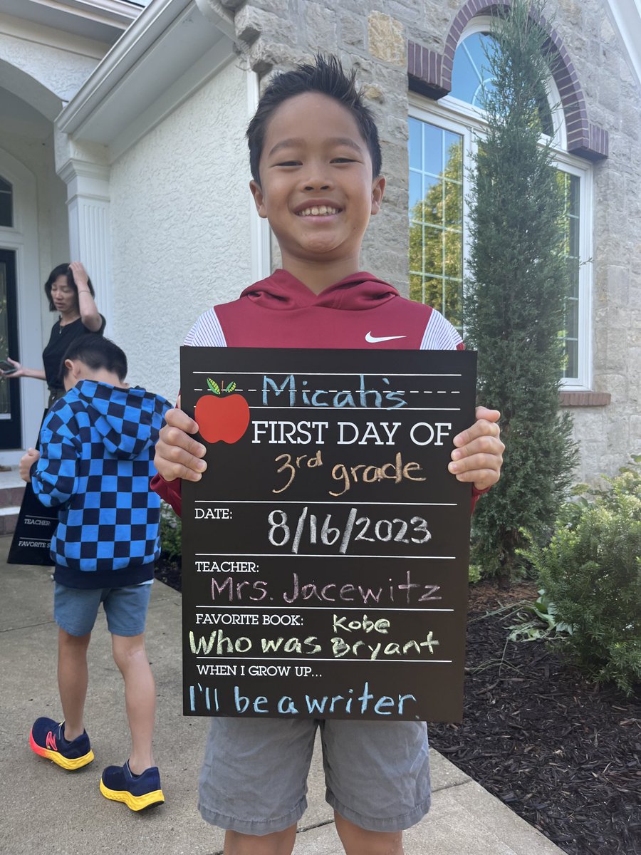 curtisjay1's tweet photo. Happy 1st day of school #JayBros https://t.co/WS44i9cRvl