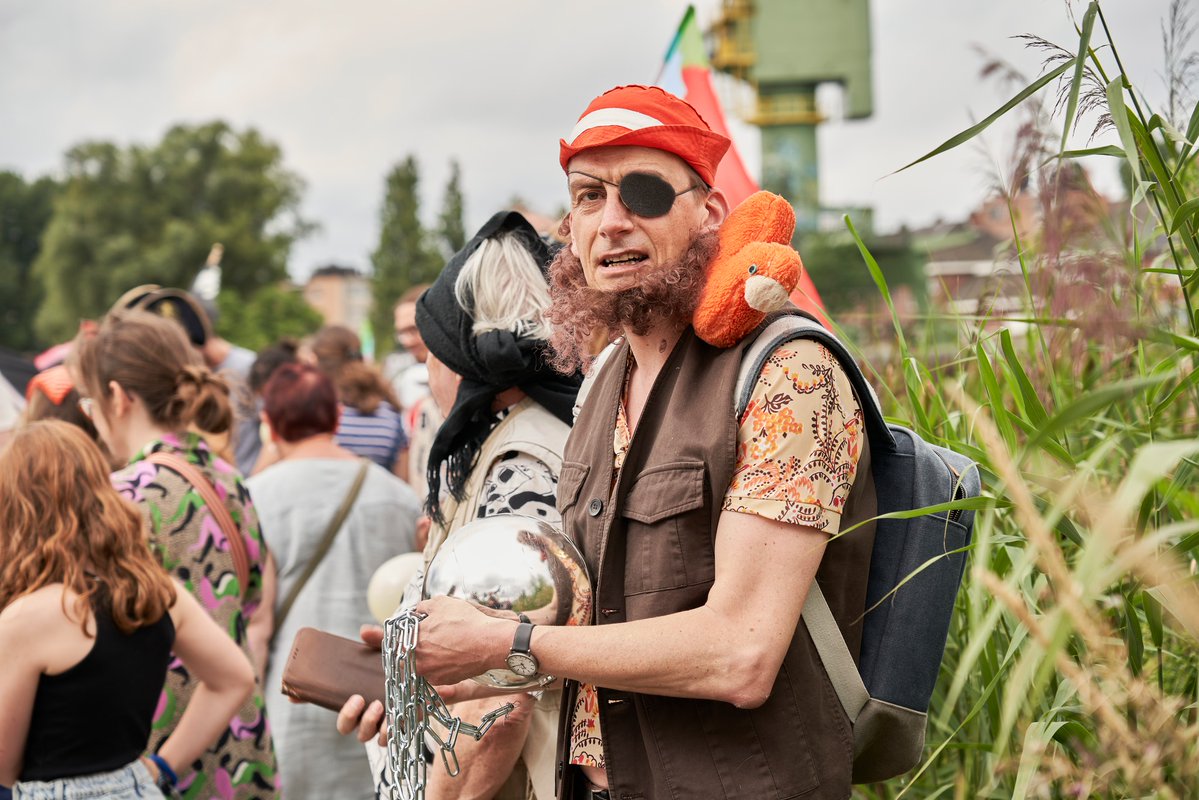 michlr's tweet photo. Persoverzicht van de piratenbetoging aan het Houtdok te Gent gisteren op 12/8/23 https://t.co/P4TRWxql5Y #gent #muide https://t.co/oqQ8bo55oi