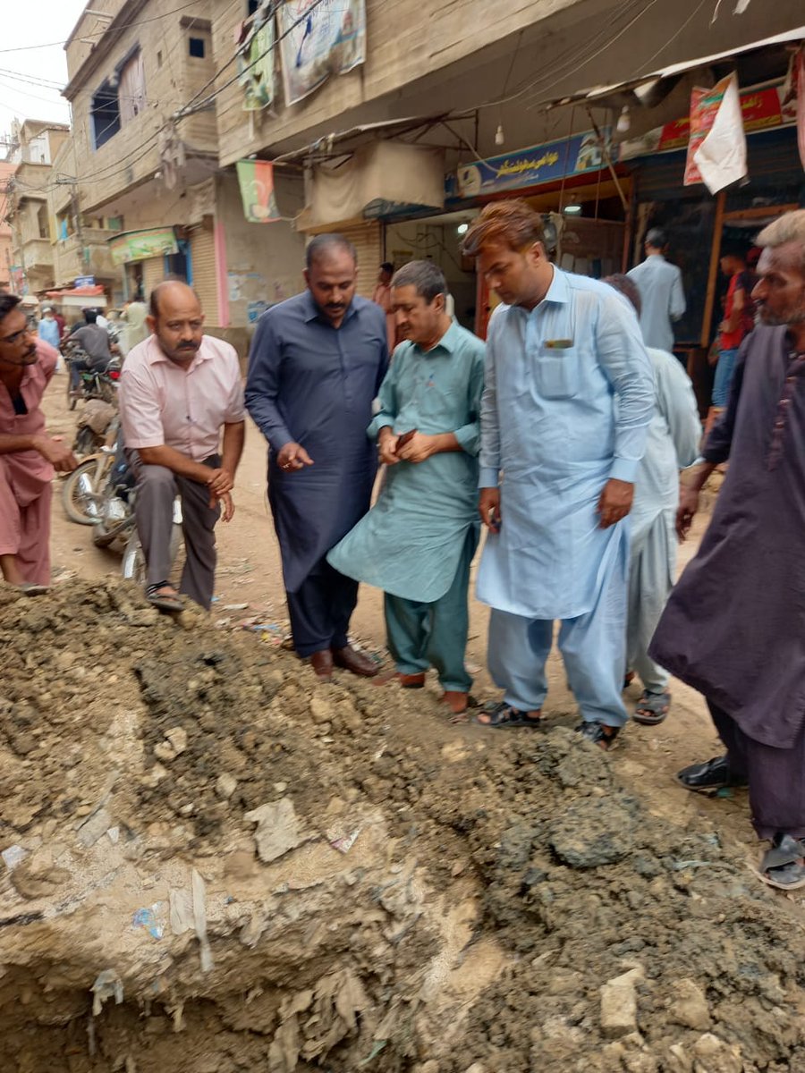 KWSCOfficial's tweet photo. یوسی 2 حسرت موہانی کالونی میں واٹر کارپوریشن کے ایکسین کی زیر نگرانی عملے نے بروقت کارروائی کرتے ہوئے پانی کے مسئلے کو فوری حل کردیا, اس پر وہاں کے علاقہ مکینوں نے سی ای او واٹر کارپوریشن، ایکسین اور دیگر عملے کا شکریہ ادا کرتے ہوئے , کارکردگی کو سراہا,
#KWSB #KWSC #PakColony https://t.co/OlSzbpTJ63