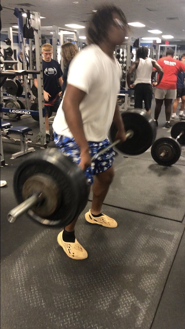 CameronPettus's tweet photo. Big clean day π§½ today with some great single leg work. #AlwaysDynamic #GoEagles https://t.co/LHGVoW3nqT