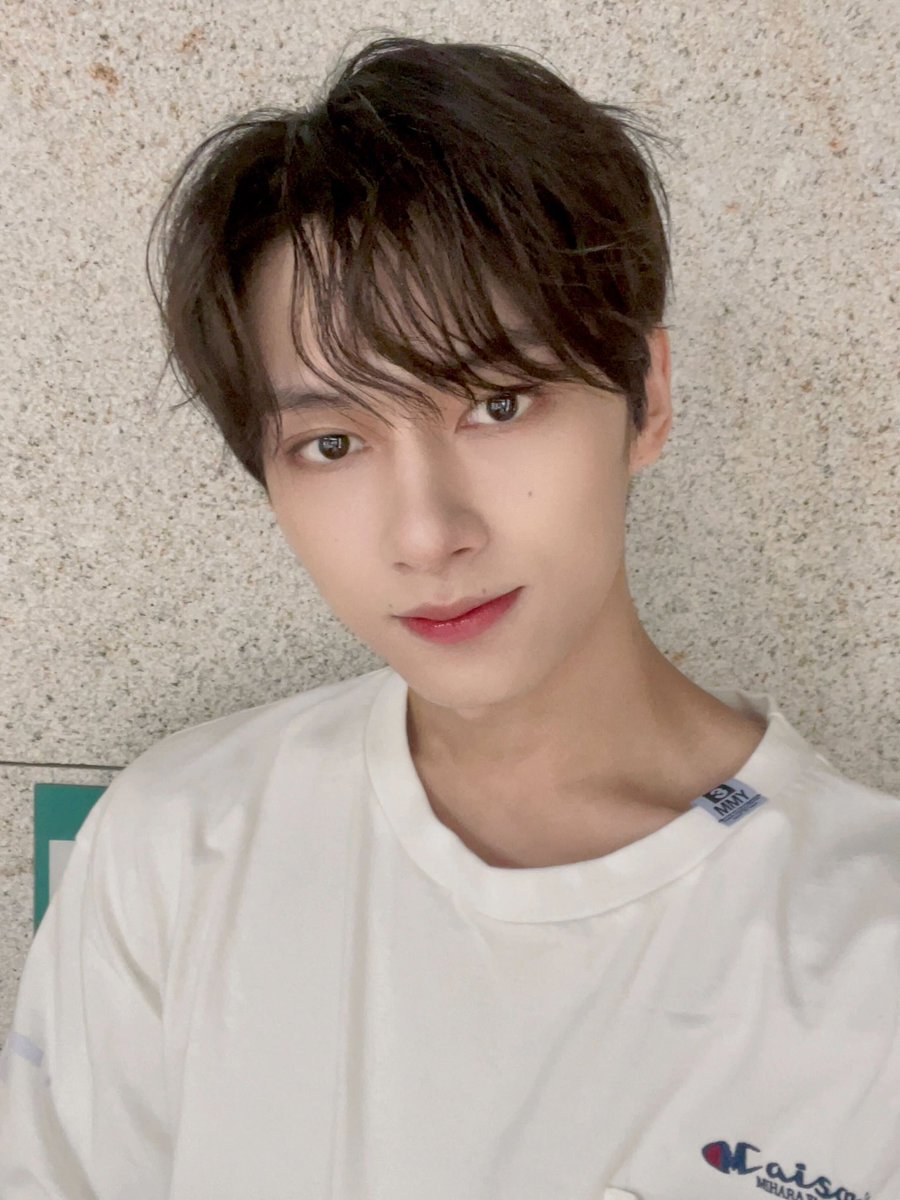 pledis_17's tweet image. [17'S JUN] 찰칵📷