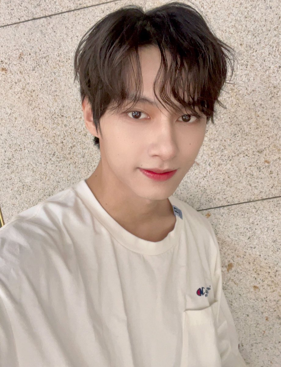 pledis_17's tweet image. [17'S JUN] 찰칵📷