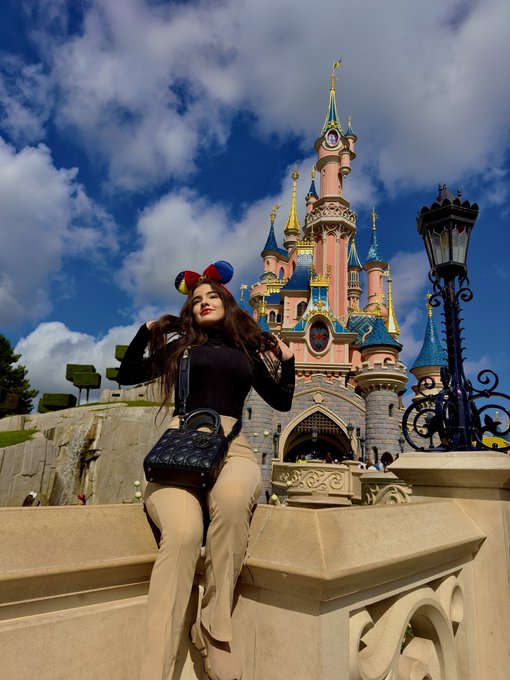 Princesita en su castillo 🥰 https://t.co/26nAYlJwju