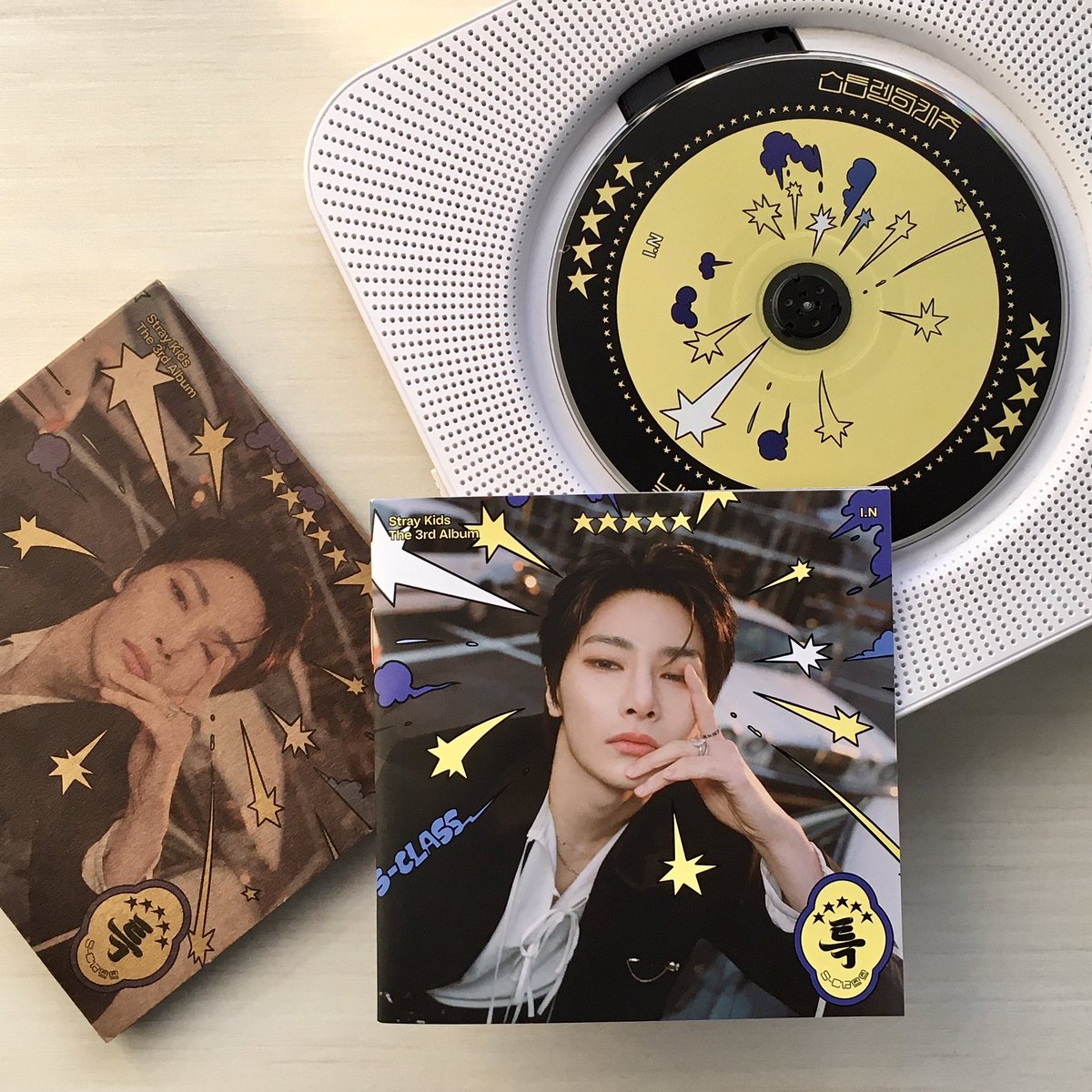 mono_latte's tweet photo. κ° π #monomails κ±
β another giveaway prize has arrived ! yay ! once again, thank you sm po @914hyune for the ga + for the extra gifts as well ! π₯Ί nagkaroon na din ako ng merch from Bench π€§π
#frhyunhanji βqοΎπqβqπ https://t.co/GgQ5DlDIOn
