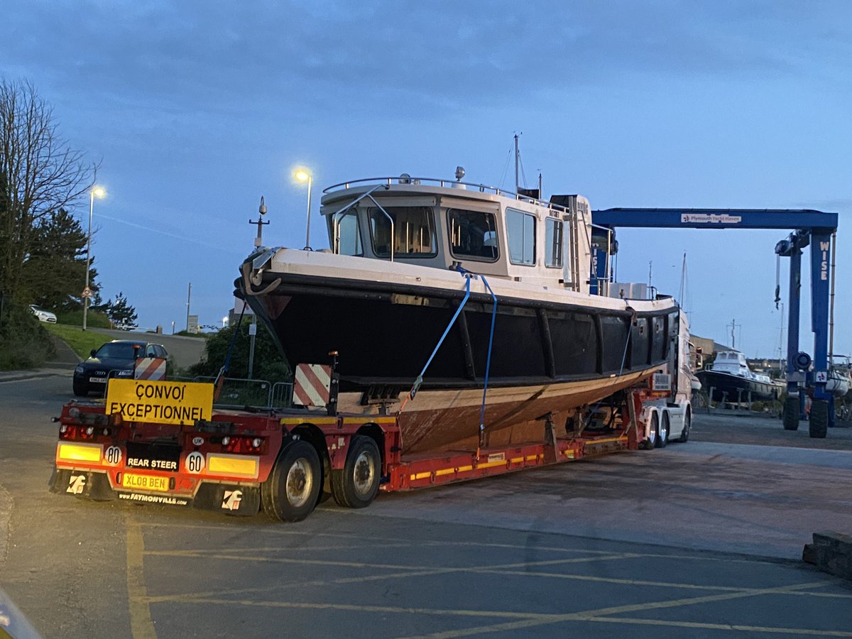 abnormal_loads's tweet image. Large diving vessel escorted out of Mountbatten #Plymouth this morning to the A38. #AbLoad