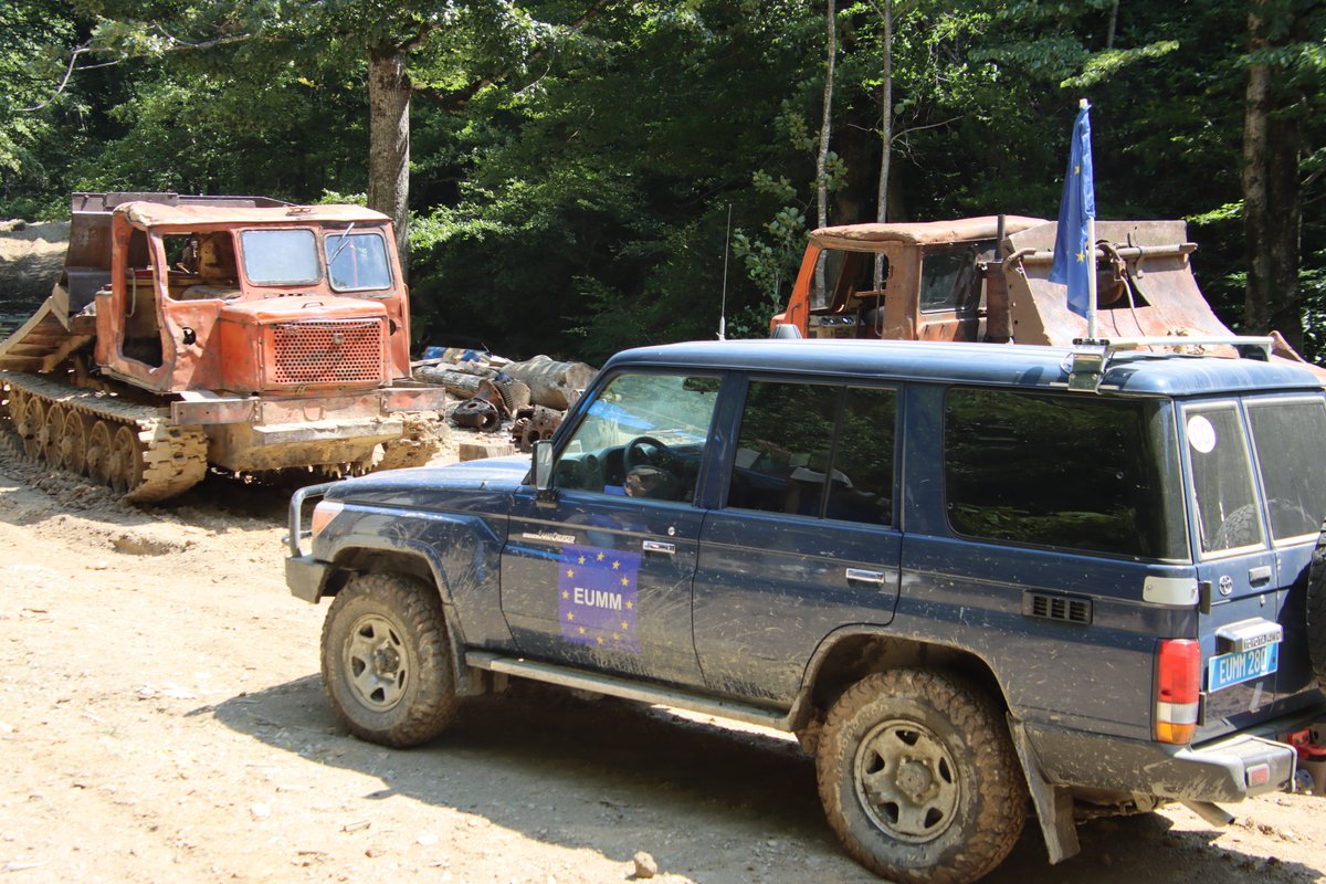 This week, our monitors from Field Office Gori went on patrol to Chonto village. They engaged with the local community along the Administrative Boundary Line, assessing the safety of roads and access to local forest. 🛤️👋