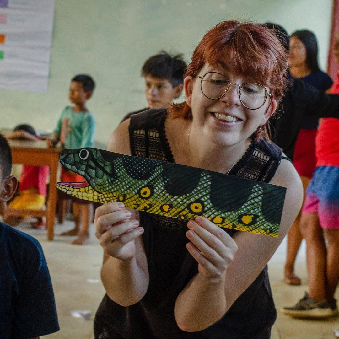 _WavesOfChange_'s tweet photo. It’s been quite the challenge to design &amp; run workshops in a hot sweaty rainforest with no electricity, internet or phone signal.

📷 by @murayaripatrick
🐍 by @guillermoneccapemenmenque
Made with @anthrocami @sophiemakesbooks
Animator @rousdelarous

funded by @thebritishacademy https://t.co/BlZbFwdDug