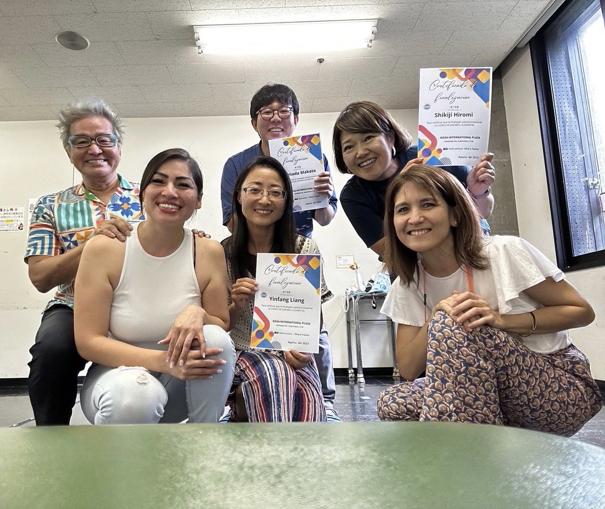 9lSapsL0D58gN1H's tweet photo. ¡Muchas gracias,Yukiko!
最後の授業もみんなで喋りすぎて、バタバタな卒業式🎓笑😆
最高の先生、最高のクラスメイトでした!
#スペイン語
#Spanish
#bestteacher
#bestclassmate https://t.co/ei1Lzbe0Ak