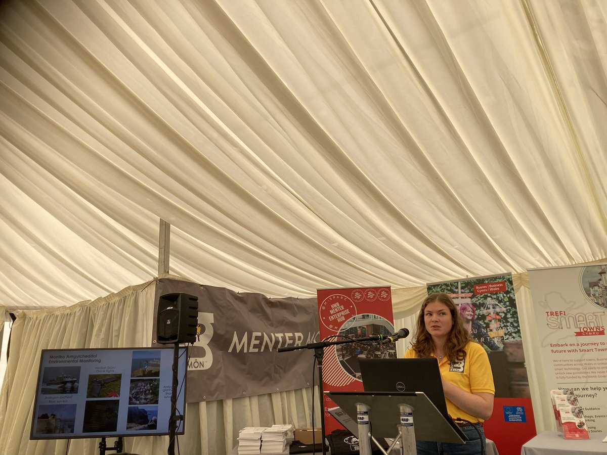 Sarah @MenterMon yn siarad am y technoleg arloesol mae @morlaisenergy yn defnyddio i tracio symydiad anifailiaid gwyllt yn ag uwchben y môr. Great insight into the cutting edge technology been demonstrated by @morlaisenergy to track wildlife as part of environmental monitoring