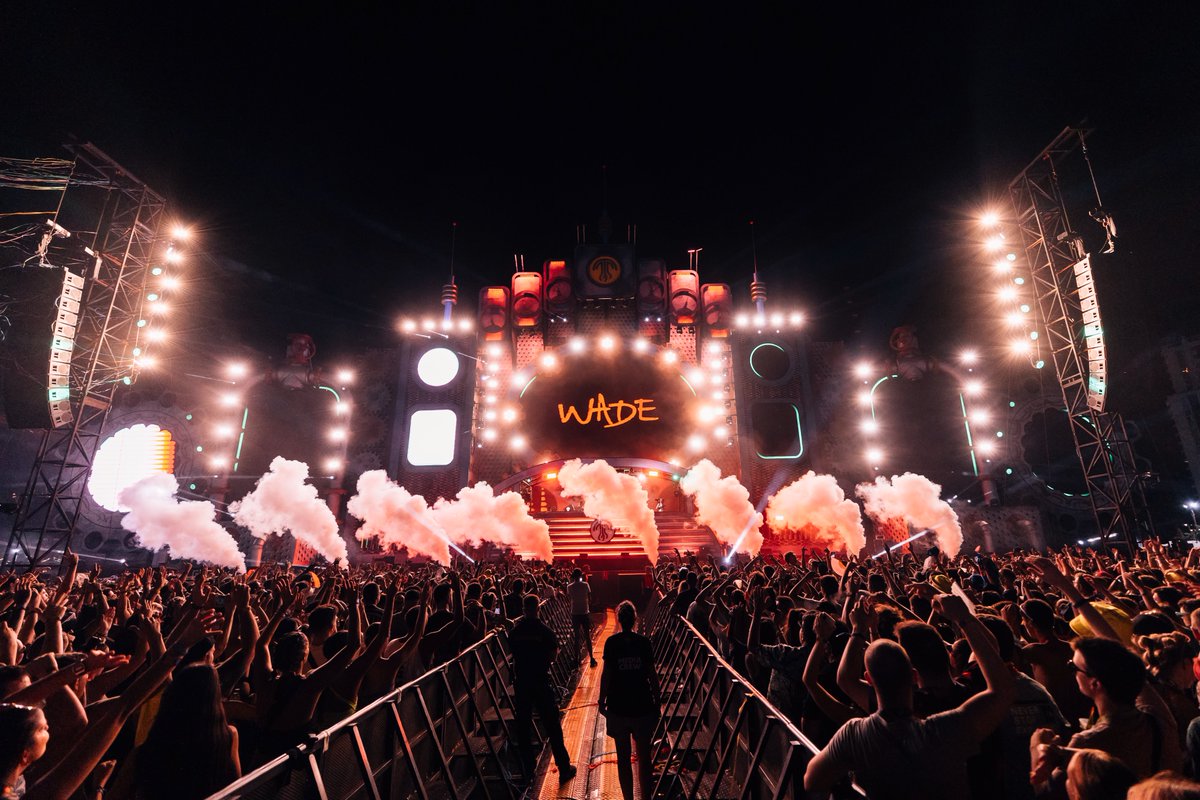 A glimpse of what we lived last weekend with Wade at Cullera 🏝️💥💥 #medusafestival