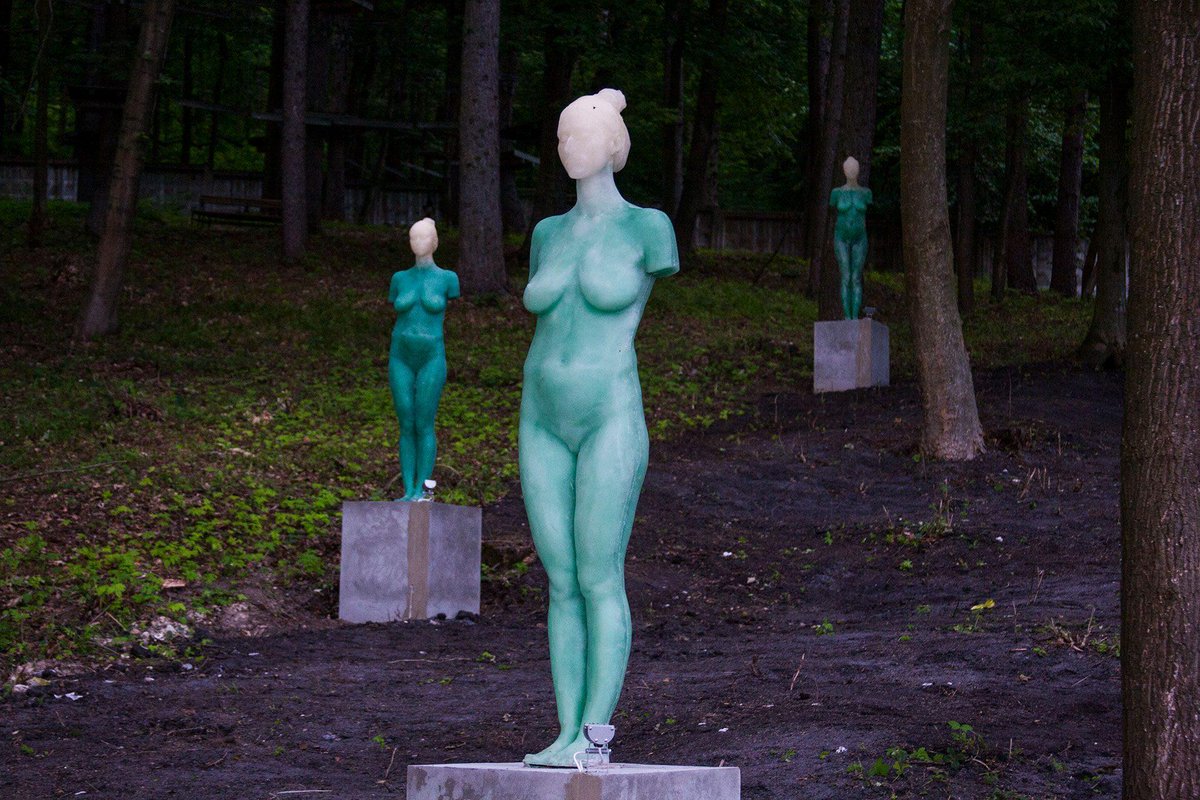 🔥NEW article on body image perceptions at critical age periods: focus on women’s self-confidence and well-being by @YuliyaFedorchen 👉bit.ly/3qwB9do The series of sculptures «Memento Mori», Ukrainian sculptor Masha Kulikovskaya, PARK3020 #healthyaging