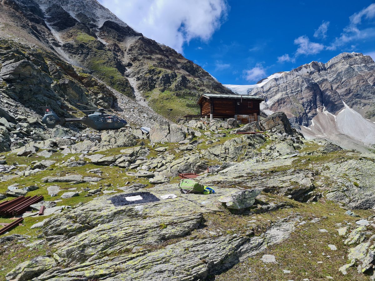 VAW_glaciology's tweet photo. 📸 Last week, team members Raphael Moser and Andreas Bauder established ground control points for the #Swiss aerial photo initiative by @swisstopo. 🗺️ With a legacy since 1947, aerial photography plays a pivotal role in mapping #glacier extends in🇨🇭. #SWISSIMAGE @glamos_ch https://t.co/UIOl57xAxb