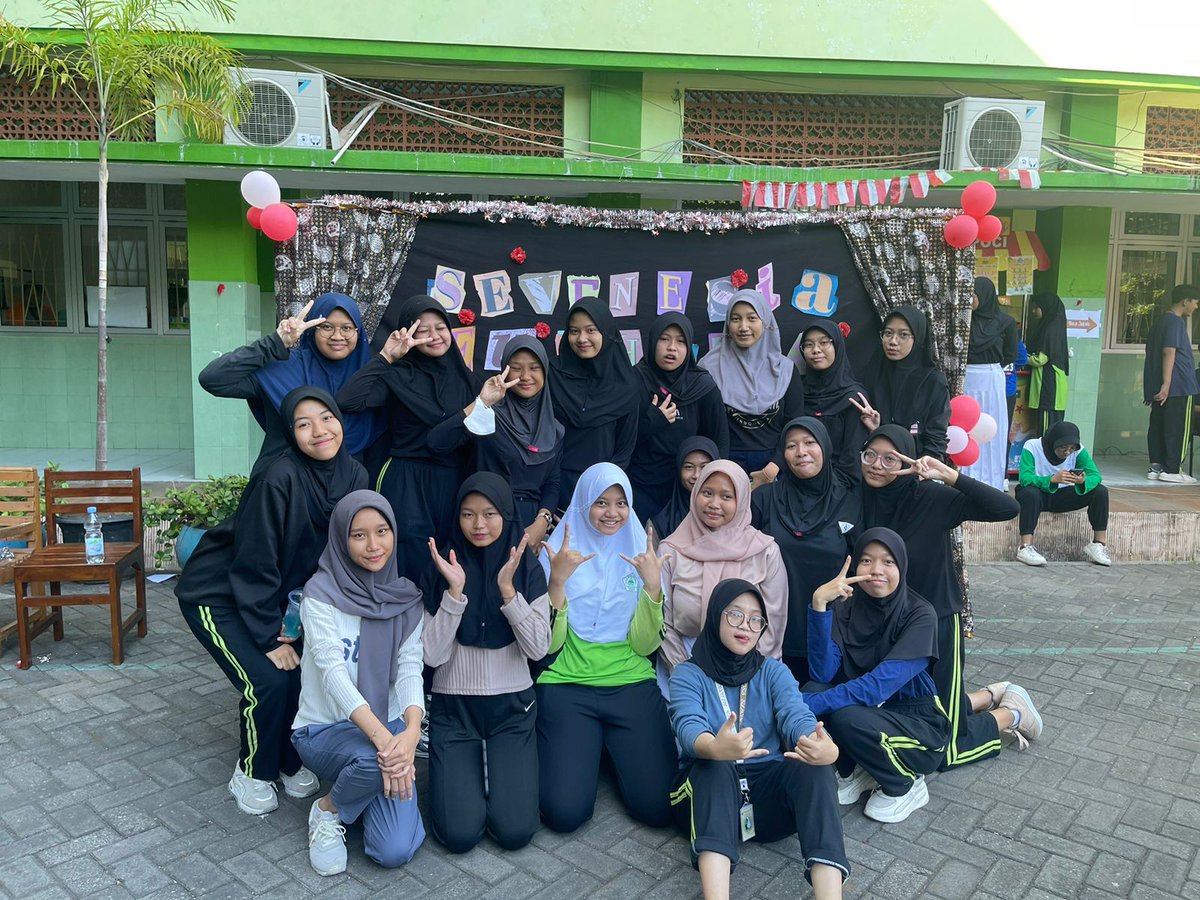 sheabeauza's tweet photo. Mang bleh se grombol ini? #X5 #kesayangan #piboonk #bercanda #hehe #lovehaterelationship #mangea https://t.co/Qoxe2uebYl