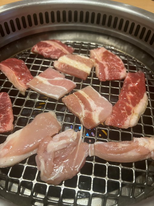 友達に焼肉奢らせてる。 