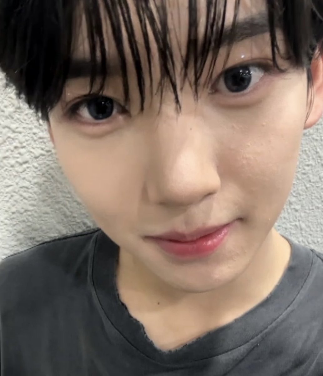 O7O1hs's tweet photo. he’s so pookie 🥺🫳🏻 https://t.co/tneGNhjPkn