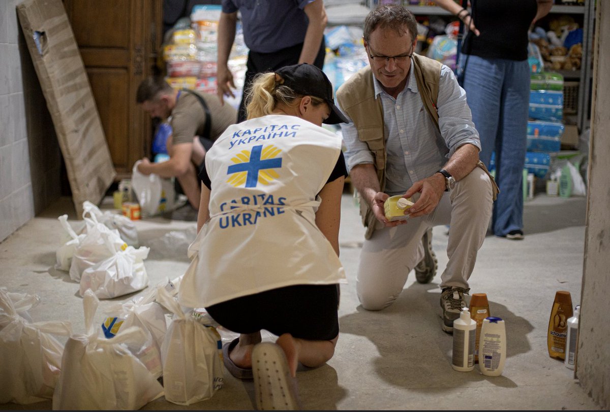 Erschütternd! Sechs Mitarbeitende des weltweiten #Caritas-Netzwerkes kamen im vergangenen Jahr im Rahmen von #Hilfseinsätzen ums Leben. Zunahme von #Krieg und #Konflikt macht #Hilfe immer gefährlicher. Unsere PM zum #WorldHumanitarianDay #NotATarget 🔽
caritas-international.de/ueberuns/press…