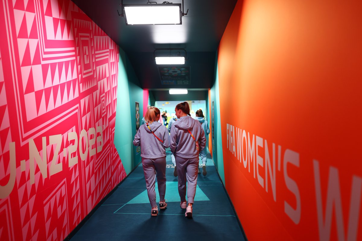 Lionesses's tweet photo. Business time. https://t.co/D7QSOPUfOx