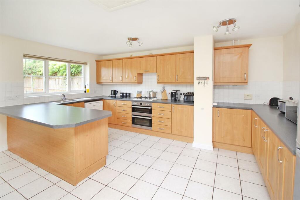 RegalEstatesCT's tweet image. Five Bedroom Family Home - Broomfield
Double Garage - Driveway - Cul de sac Location
Schools Nearby - Unfurnished - £1,725 pcm

Call 01227 767200 to view

#housetolet #fivebedroom #broomfield #familyhome #regallettings