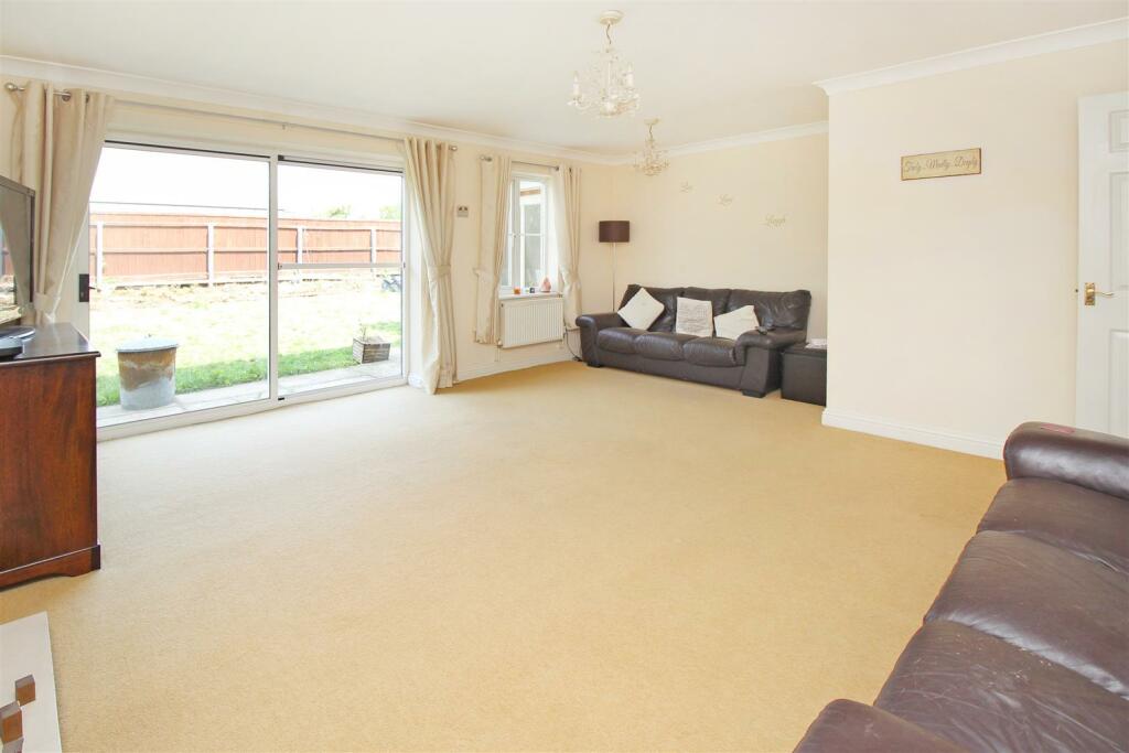 RegalEstatesCT's tweet image. Five Bedroom Family Home - Broomfield
Double Garage - Driveway - Cul de sac Location
Schools Nearby - Unfurnished - £1,725 pcm

Call 01227 767200 to view

#housetolet #fivebedroom #broomfield #familyhome #regallettings