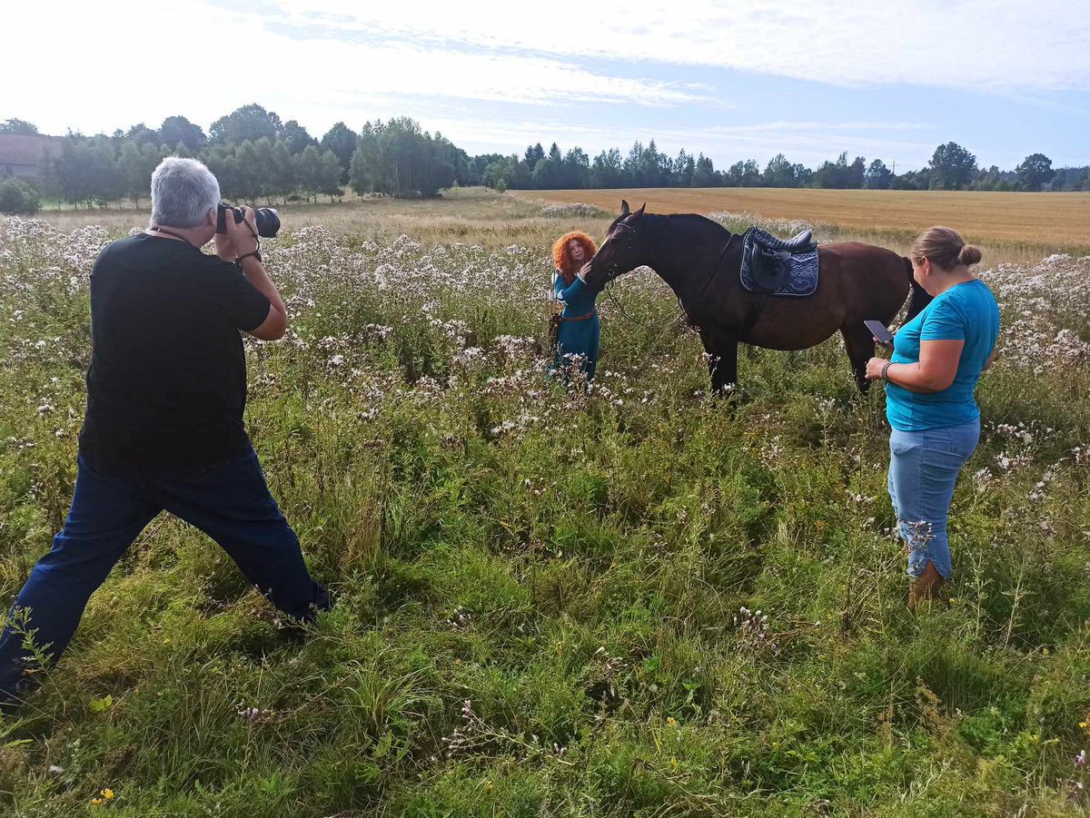 Quee (the cosfailer) tweet media