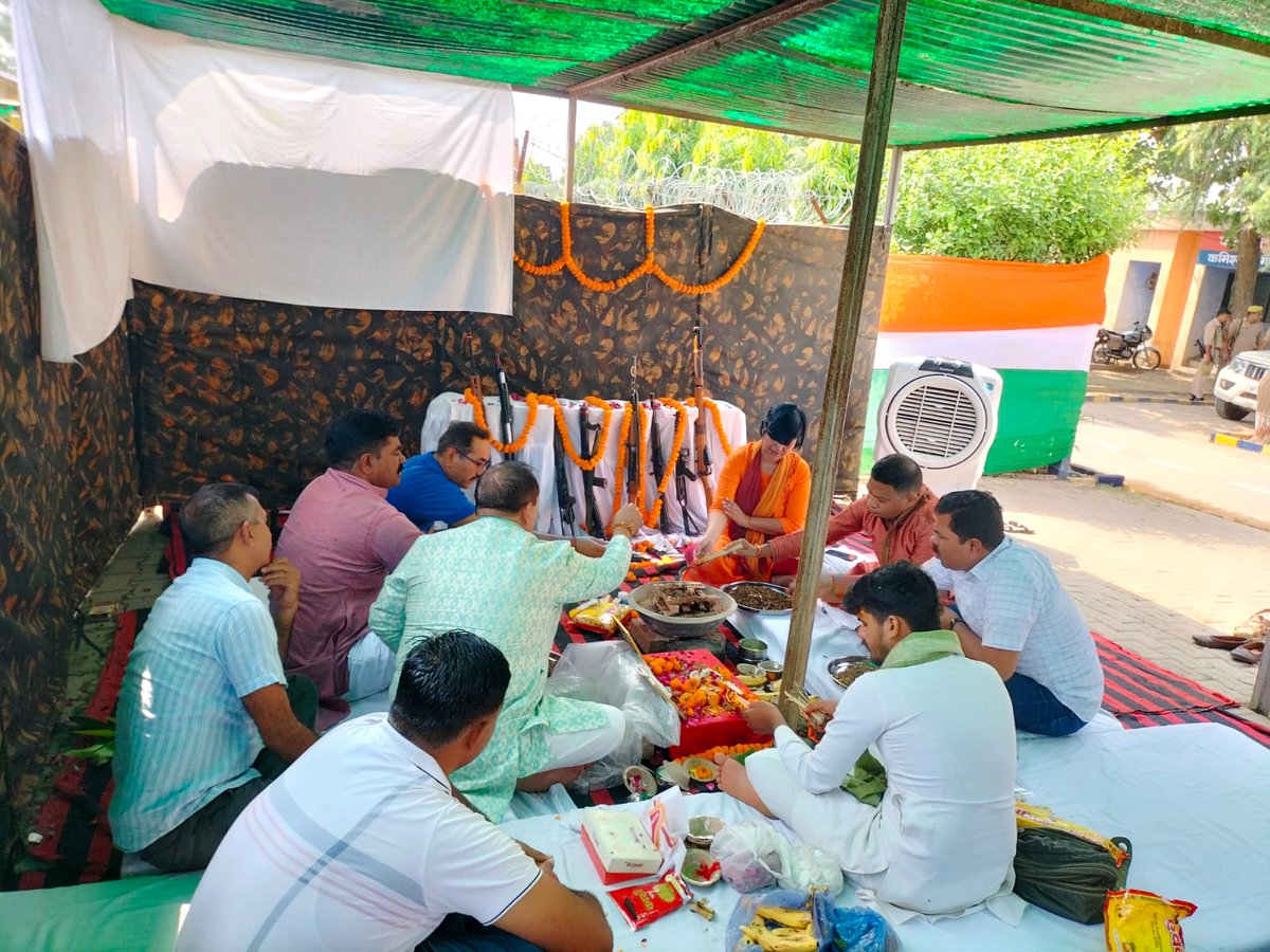 दिनांक  15.08.2023 को वाहिनी के 18वें स्थापना दिवस के पावन अवसर पर प्रातः काल हवन/शस्त्र पूजन किया गया।