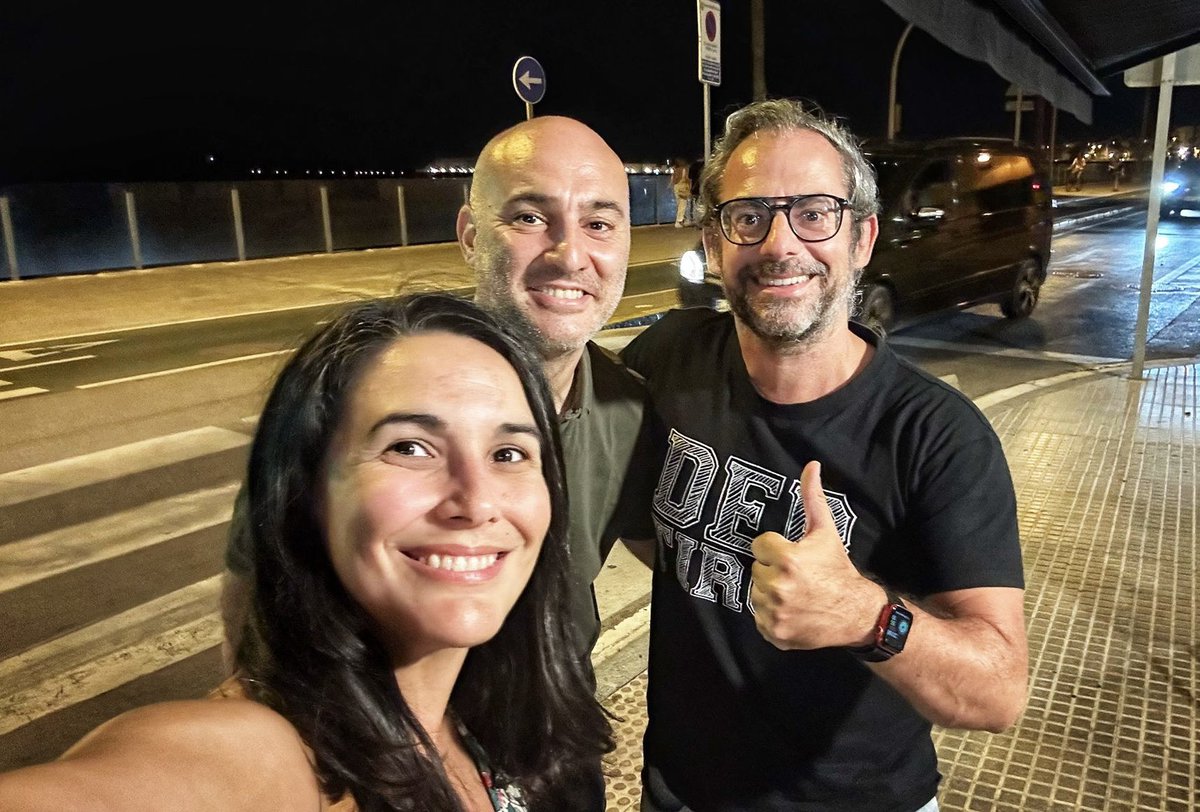 miexperienciac2's tweet photo. Gran ratito con Alma Alanís, y Jesús Relinque charlando de literatura, cine y mil cosas más 💙💛
@almajefi @PedjaPixeblog #jesusrelinque #almaalanis #almajefi #seo #periodista #escritor #ficcion #ensayo #leonardojimenez #cadiz https://t.co/2T7HBh2PB1