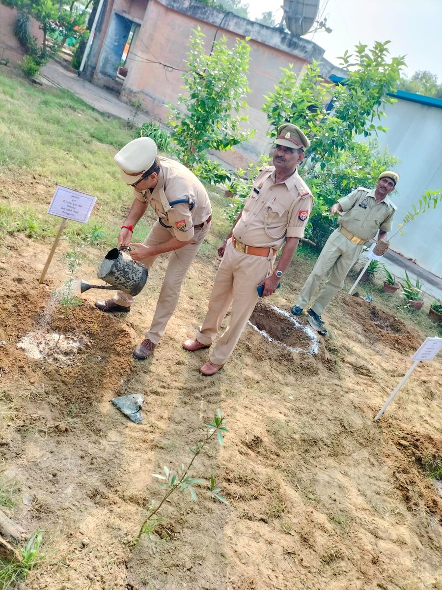 आजादी का अमृत महोत्सव के अंतर्गत मेरी माटी मेरा देश के क्रम में अधिकारियों/कर्मचारियों द्वारा वाहिनी क्वार्टर गार्ड एवं प्रशासनिक भवन के पीछे वृहद वृक्षारोपण किया गया I