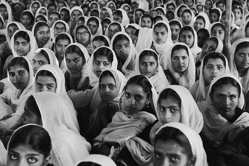 The turmoil that followed the partition of India in 1947 is well known. Noor Anand Chawla recalls the fate of women post-Partition and the "specific and gendered" violence they endured, including sexual assault, torture and murder. #history #india #women 

daily.jstor.org/women-partitio…