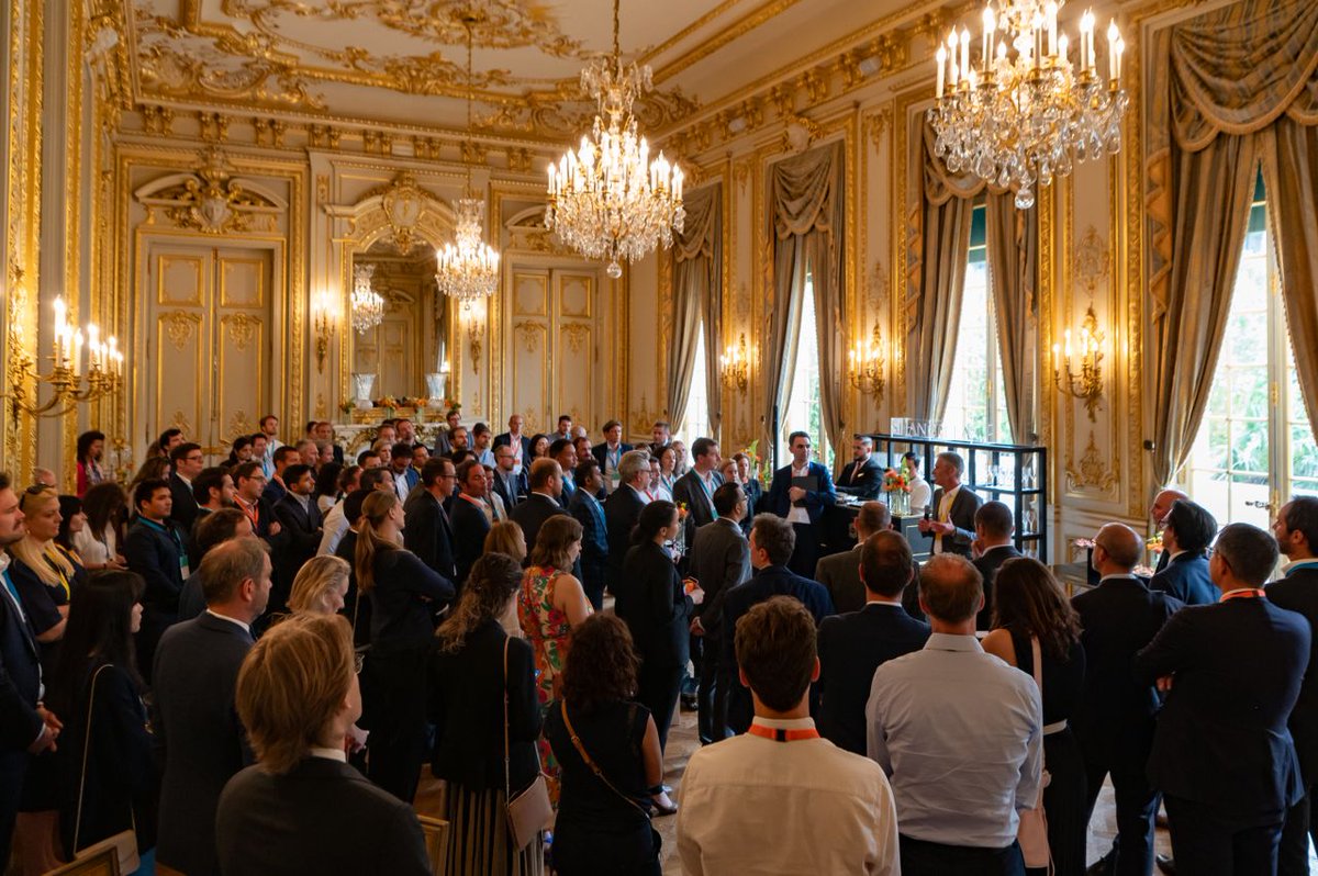 BlackRock_FRA's tweet photo. Paris a accueilli la récente réunion de clients d'Europe continentale, du Moyen-Orient et de l'Afrique, pour échanger avec nos collègues d'eFront. Ce fut l'occasion de partager leur vision des marchés privés et d'échanger les meilleures pratiques. 👏 https://t.co/bEgnrR2Z5q