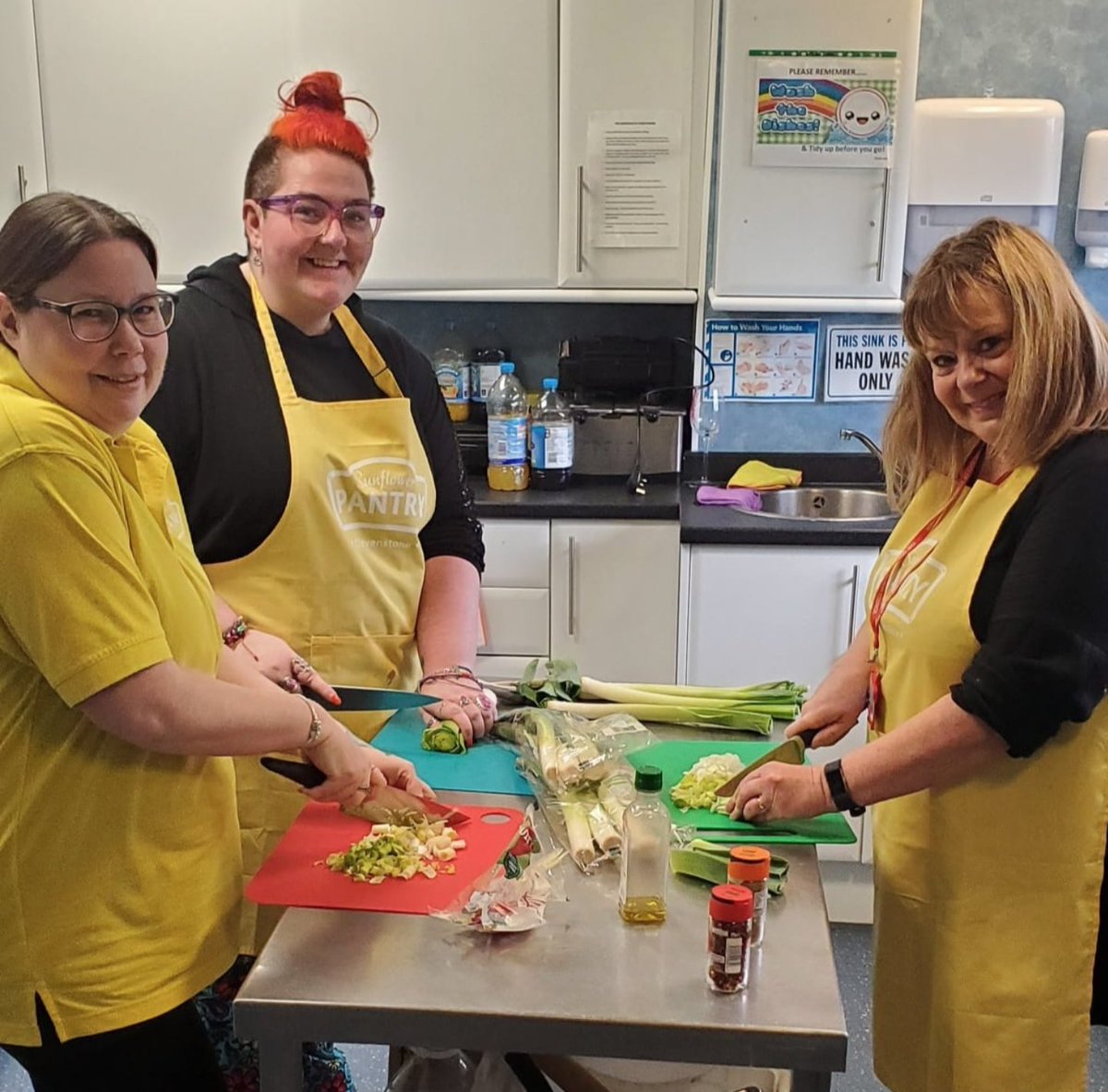 The Sunflower Pantry is looking for some new volunteers to help support our Food Pantry and Cook Club! 

To find out more and to apply for a volunteering role check out our advert on Volunteer Edinburgh: volunteeredinburgh.org.uk/.../community-… 

🌻🌻🌻🌻🌻🌻