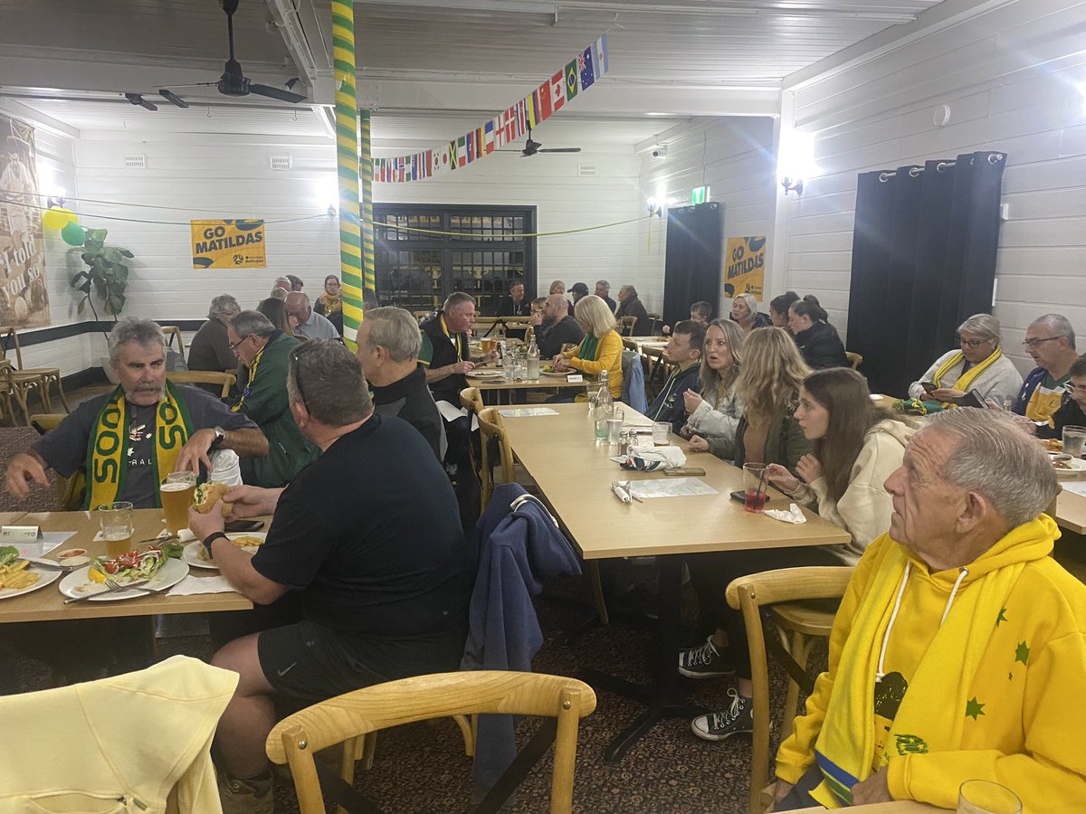 Pre-match #Australia vs #England pub meal and drinks 🍺.
Cmon <a href="/TheMatildas/">CommBank Matildas</a>, you've got this!
#tilitsdone