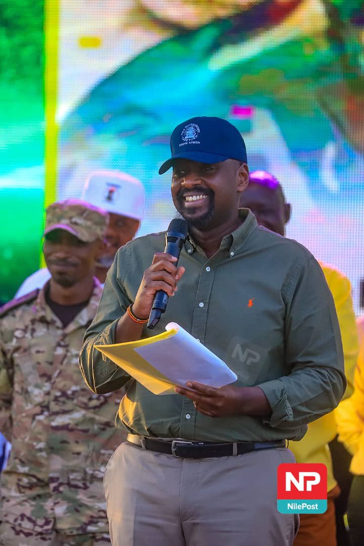 _Huza01's tweet photo. Focus!
I'm pissed about how our young change activists can be this gullible. The regime is using them to hype #Mkproject to the levels necessary. As you think you ridicule him,you're giving him the unnecessary vibe.
Hype your fighters not tormentors.
@HEBobiwine
@kizzabesigye1 https://t.co/TNLpQtPhz3