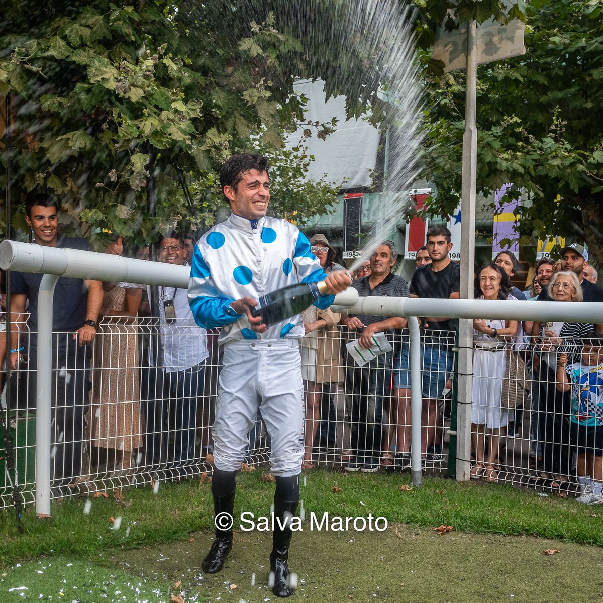 RicardoSousaFe's tweet photo. Still in pain but very happy to win my third Gold Cup🙌
I'm grateful to @OscarAn10669190 and @shalakibouki 
Exciting time. Great evening at @HipodromoSnSn whith 2 winners
🥇Il Decamerone 🏆
🥇Say Good Buy

7️⃣2️⃣🏆in 2023
@Eelitequestrian
📸 @SalvaMaroto3
#nuncaterindas https://t.co/tpssEM0YbC