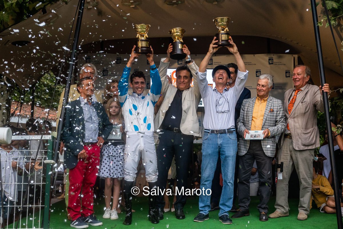 RicardoSousaFe's tweet photo. Still in pain but very happy to win my third Gold Cup🙌
I'm grateful to @OscarAn10669190 and @shalakibouki 
Exciting time. Great evening at @HipodromoSnSn whith 2 winners
🥇Il Decamerone 🏆
🥇Say Good Buy

7️⃣2️⃣🏆in 2023
@Eelitequestrian
📸 @SalvaMaroto3
#nuncaterindas https://t.co/tpssEM0YbC