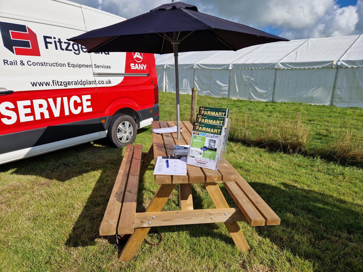 TheFarmart's tweet photo. Sun’s out at #AngleseyShow today!
Our rep Emma is there today. So say Hi if you spot a georgous lady in a Farmart T Shirt 😃
Magazines are available to collect from the @Fitzgeraldplant stand, as well as some impressive construction equipment! https://t.co/YaoCF7s8g3