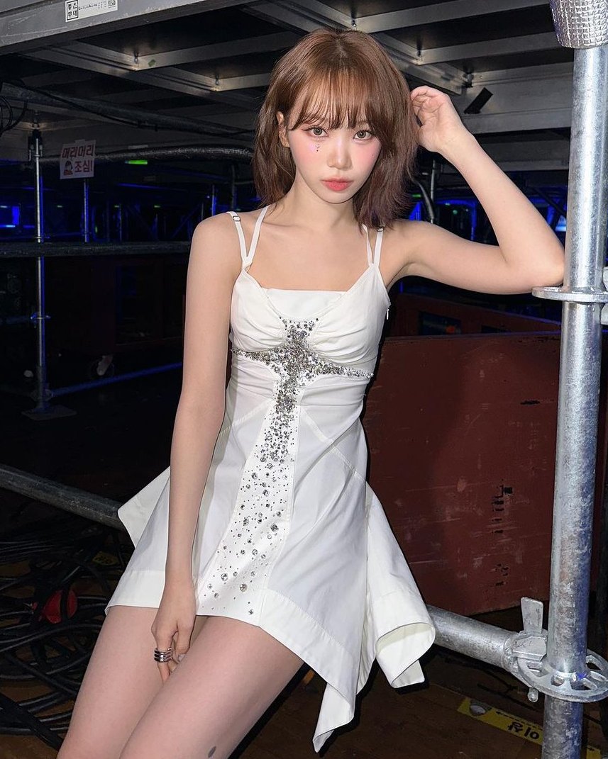 hourchaewon's tweet photo. the death of me https://t.co/hYXbZnaVso