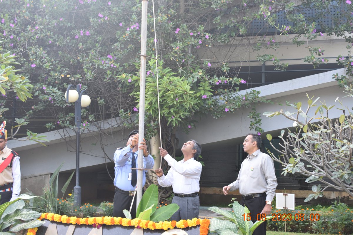NAAC_India's tweet photo. NAAC, Director Prof. Ganesan Kannabiran hoists tricolour on 77th Independence Day celebrations at NAAC campus, Bengaluru https://t.co/tcUf30rQt4