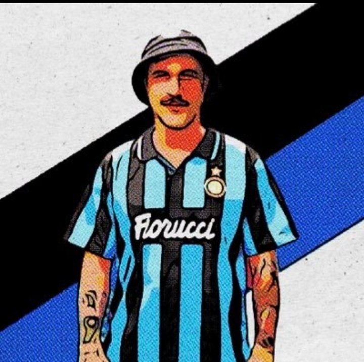 exxxxedemon's tweet photo. In attesa che parta alla carica con i quattro derby, il triplete, le coppe italia e Peppino Prisco. Tirando una fumata potente https://t.co/SV373zIh9W