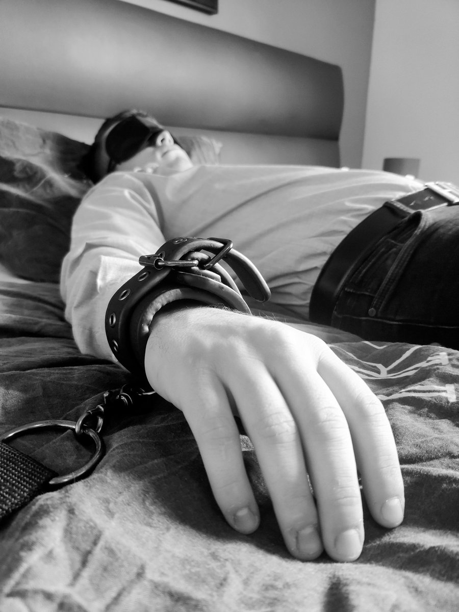 ThickLadyEve's tweet image. Good morning findom! ✨
My little sub enjoys being tied up and sat on his caged cock or his face, how long should I stay on top next time? 😈

#thickgoddesseve goddess bbw findom findomgoddess findomnl findombe findomgermany findomfrance findomuk findomusa femdom paypig cashwhale