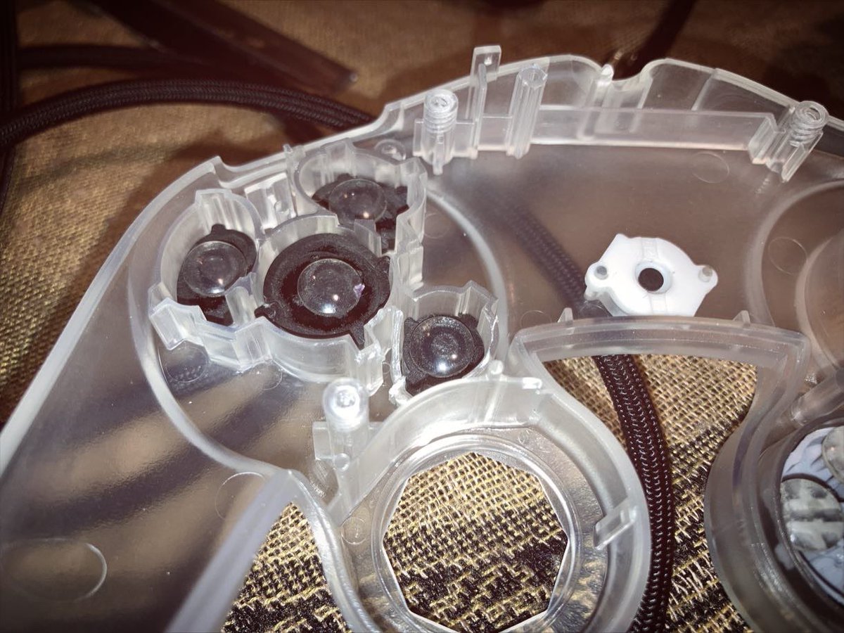 2D_Ben's tweet photo. A phob with mouse click face buttons/triggers, &amp; tactile d-pad). Experimented to get most satisfying click from it; which I found to be little silicon pads inside the buttons. #gamecube #controller #custom #mod #games #melee #smashbros #design #gadgets #tech #electronics https://t.co/AjXFglChy3