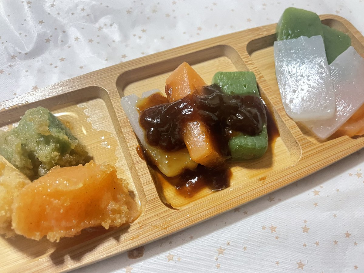 岡山県の地産地消ブランド、ハレの福産良品からわくわくワークさんの手作りこんにゃくの紹介
豆板醤、クロレラ、プレーンと3種の味があり、普通のこんにゃくよりモチモチした食感

今回は刺身、田楽、唐揚げで頂きました、特にこんにゃくの唐揚げが美味！

#こまラジおつまみ