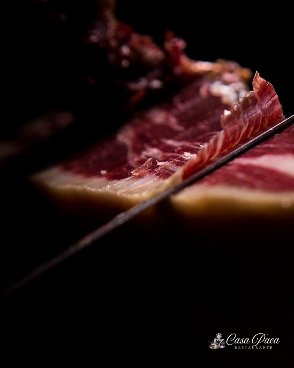 Nuestra selección de Jamón Ibérico presagia el comienzo de una velada sinigual 🍴✨

☎ 923 218 993  
#CasaPaca #GastroPlaceres #Ibéricos #Salamanca