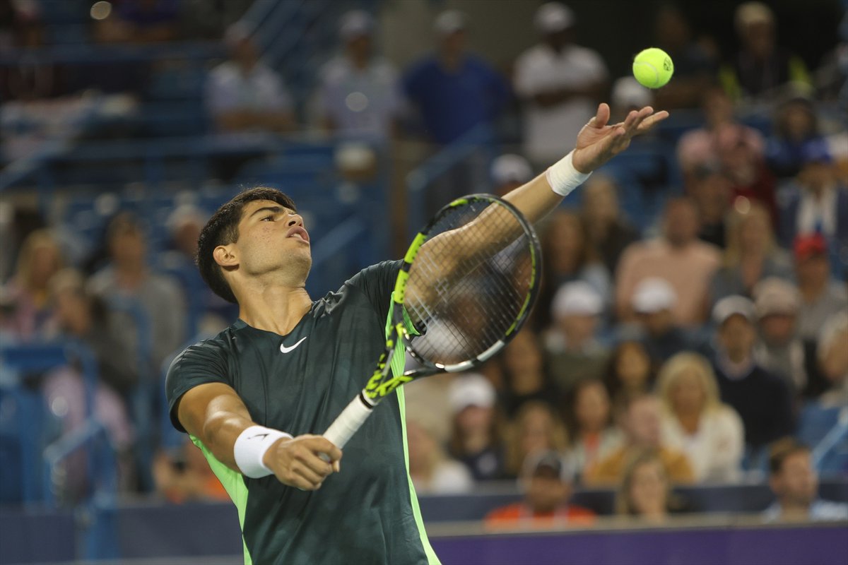 🎾 Apuntamos otro hito en este extraordinario año de 𝘾𝙖𝙧𝙡𝙤𝙨 𝘼𝙡𝙘𝙖𝙧𝙖𝙯. 🏆 El español, vigente campeón de Wimbledon y actual número uno del mundo, es el primer tenista que alcanza las 𝟱𝟬 𝙫𝙞𝙘𝙩𝙤𝙧𝙞𝙖𝙨 en este 2023. 👏 A por más, @carlosalcaraz.