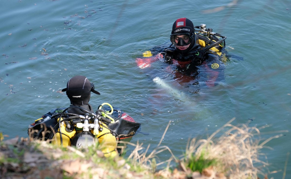 zazoomblog's tweet image. Trentino 24enne si tuffa nel fiume Sarca a Ferragosto e non riemerge più: ricerche in corso - #Trentino #24enne #tuffa #fiume #Sarca zazoom.it/2023-08-16/tre…