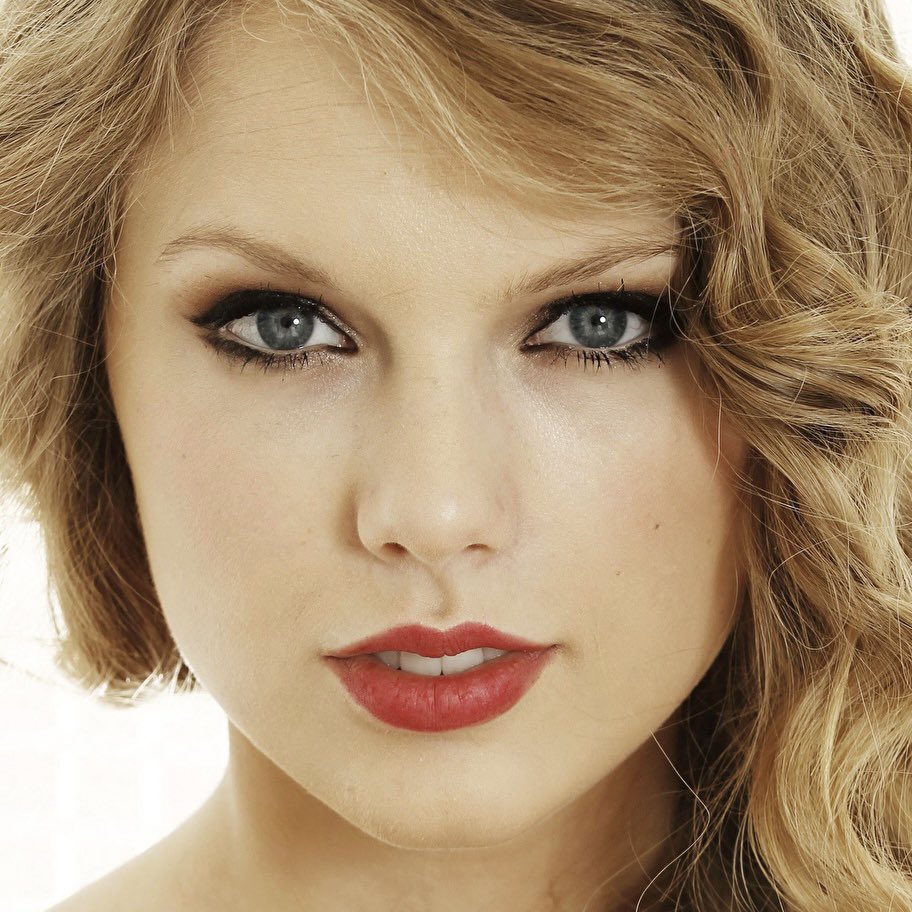 giftedswifted's tweet photo. Shakespeare or Taylor Swift?? 

“I was ridin' shotgun with my hair undone in the front seat of his car” https://t.co/87DV4j62MD