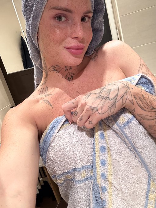 Shower done💦💦 https://t.co/f12rtBlVcA